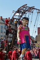 photo de la sortie la grand-m&egrave;re de la petite g&eacute;ante